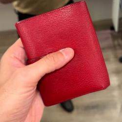 مملوكة مسبقًا Hermes Rouge Casaque Chevre Bearn Compact Wallet