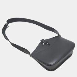 Hermes Evergrain Noir (Black) Attelage Shoulder Bag