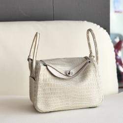 مملوكة مسبقًا Hermes Lindy 26 Etoupe Matte Crocodile Palladium Hardware