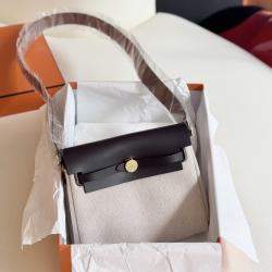 مملوكة مسبقًا حقيبة هيرمس هير باغ صغيرة قماش أبوني بمعدن ذهبي