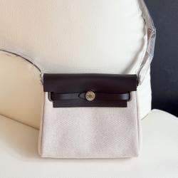 مملوكة مسبقًا حقيبة هيرمس هير باغ صغيرة قماش أبوني بمعدن ذهبي