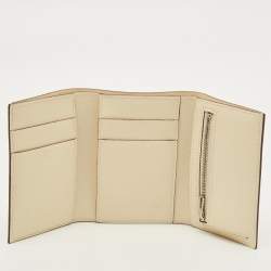 مملوكة مسبقًا Hermes Bearn Nata/Beige Sable Epsom Leather and Crocodile Compact Wallet