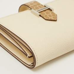 مملوكة مسبقًا Hermes Bearn Nata/Beige Sable Epsom Leather and Crocodile Compact Wallet