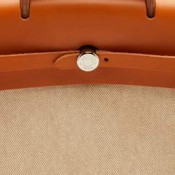 مملوكة مسبقًا حقيبة ظهر هيرميس هيرباج 2 إن 1 جلد وفانيل طبيعي/إكرو