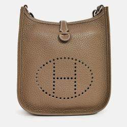 مملوكة مسبقًا Hermes 2018 Taupe Clemence Leather Evelyne TPM