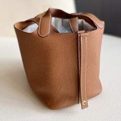 مملوكة مسبقًا حقيبة هيرمس بيكوتان لوك 18 ذهب مع إكسسوارات ذهبية