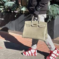 مملوكة مسبقًا Hermes Birkin 40 Shiny Crocodile Gris Tourterelle with Gold Hardware