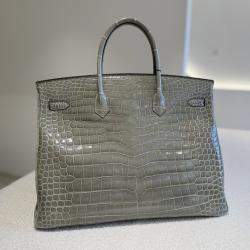 مملوكة مسبقًا Hermes Birkin 40 Shiny Crocodile Gris Tourterelle with Gold Hardware