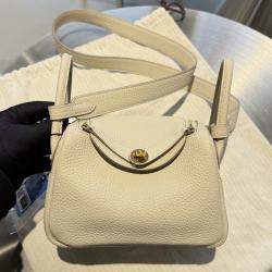 مملوكة مسبقًا حقيبة هيرمس ميني ليندي إكسسوار ذهبي مخفوق أبيض