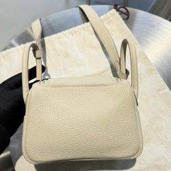 مملوكة مسبقًا حقيبة هيرمس ميني ليندي إكسسوار ذهبي مخفوق أبيض