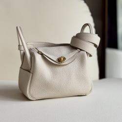 مملوكة مسبقًا حقيبة هيرمس ميني ليندي إكسسوار ذهبي مخفوق أبيض