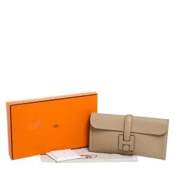مملوكة مسبقًا Hermes Poussiere Swift Leather Elan 29 Jige Clutch