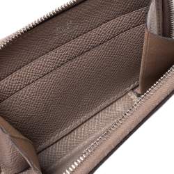 مملوكة مسبقًا Hermes Taupe Epsom Leather Zip Around Compact Wallet