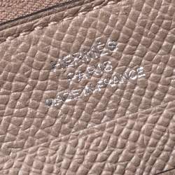 مملوكة مسبقًا Hermes Taupe Epsom Leather Zip Around Compact Wallet