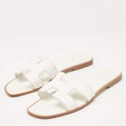 مملوكة مسبقًا Hermes White Leather Oran Flats Slides Size 39