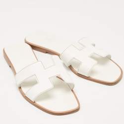 مملوكة مسبقًا Hermes White Leather Oran Flats Slides Size 39