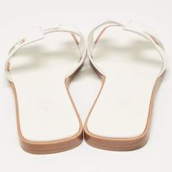 مملوكة مسبقًا Hermes White Leather Oran Flats Slides Size 39