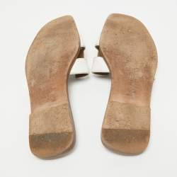 مملوكة مسبقًا Hermes White Leather Oran Flat Slides Size 35.5
