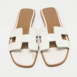 مملوكة مسبقًا Hermes White Leather Oran Flat Slides Size 35.5