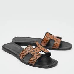 مملوكة مسبقًا Hermès Black/Brown Printed Leather Oran Flat Slides Size 41