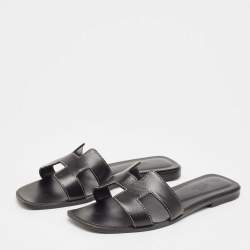 مملوكة مسبقًا Hermes Black Leather Oran Flat Slides Size 38