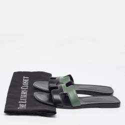 Pre Owned Hermes Black/Pastel Green Leather Oran Flat Slide Sandals Size 40