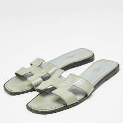 Pre Owned Hermes Sky Blue Patent Leather Oran Sandals Size 39