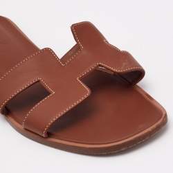 مملوكة مسبقًا Hermes Brown Leather Oran Flat Slides Size  38
