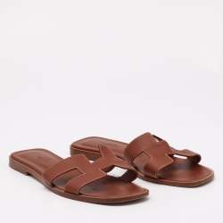 مملوكة مسبقًا Hermes Brown Leather Oran Flat Slides Size  38