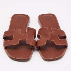 مملوكة مسبقًا Hermes Brown Leather Oran Flat Slides Size  38