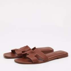 مملوكة مسبقًا Hermes Brown Leather Oran Flat Slides Size  38