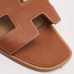 مملوكة مسبقًا Hermes Brown Leather Oran Flat Slides Size 39