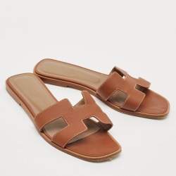 مملوكة مسبقًا Hermes Brown Leather Oran Flat Slides Size 39