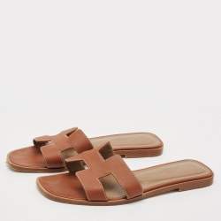 مملوكة مسبقًا Hermes Brown Leather Oran Flat Slides Size 39