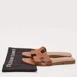 مملوكة مسبقًا Hermes Brown Leather Oran Flat Slides Size 39