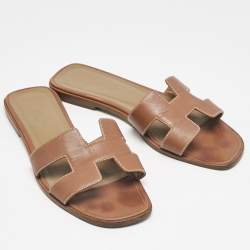Pre Owned Hermès Brown Leather Oran Flat Slides Size 37