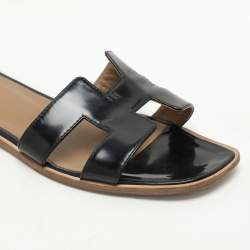 Hermes Black Patent Leather Oran Flat Sandals Size 39