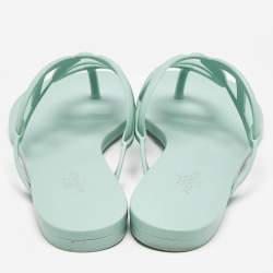 مملوكة مسبقًا Hermès Mint Green Rubber Egerie Thong Flats Size 37