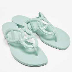 مملوكة مسبقًا Hermès Mint Green Rubber Egerie Thong Flats Size 37