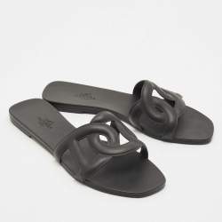مملوكة مسبقًا Hermes Black Rubber Aloha Flat Slide Sandals Size 37