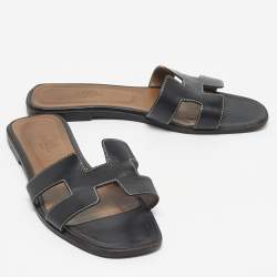 مملوكة مسبقًا Hermes Black Leather Oran Flat Slide Sandals Size 39