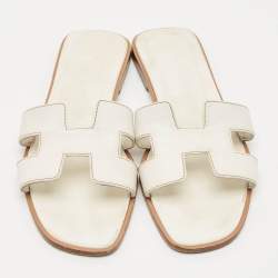 مملوكة مسبقًا Hermes White Leather Oran Flat Slides Size 39