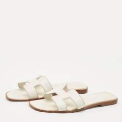 مملوكة مسبقًا Hermes White Leather Oran Flat Slides Size 39
