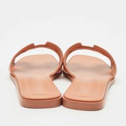 مملوكة مسبقًا صندل سلايد هيرمس أوران جلد برّاق أرجواني مقاس 36.5