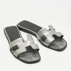 Pre Owned Hermes Silver Leather Oran Flat Slides Size 38