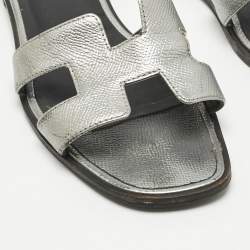 Pre Owned Hermes Silver Leather Oran Flat Slides Size 38