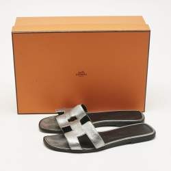 Pre Owned Hermes Silver Leather Oran Flat Slides Size 38