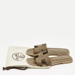 مملوكة مسبقًا Hermes Brown Leather Oran Flat Slide Sandals Size 38.5