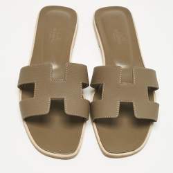 مملوكة مسبقًا Hermes Brown Leather Oran Flat Slide Sandals Size 38.5