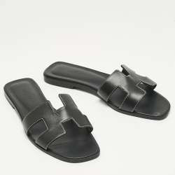 Pre Owned Hermes Black Leather Oran Flat Sandals Size 38.5